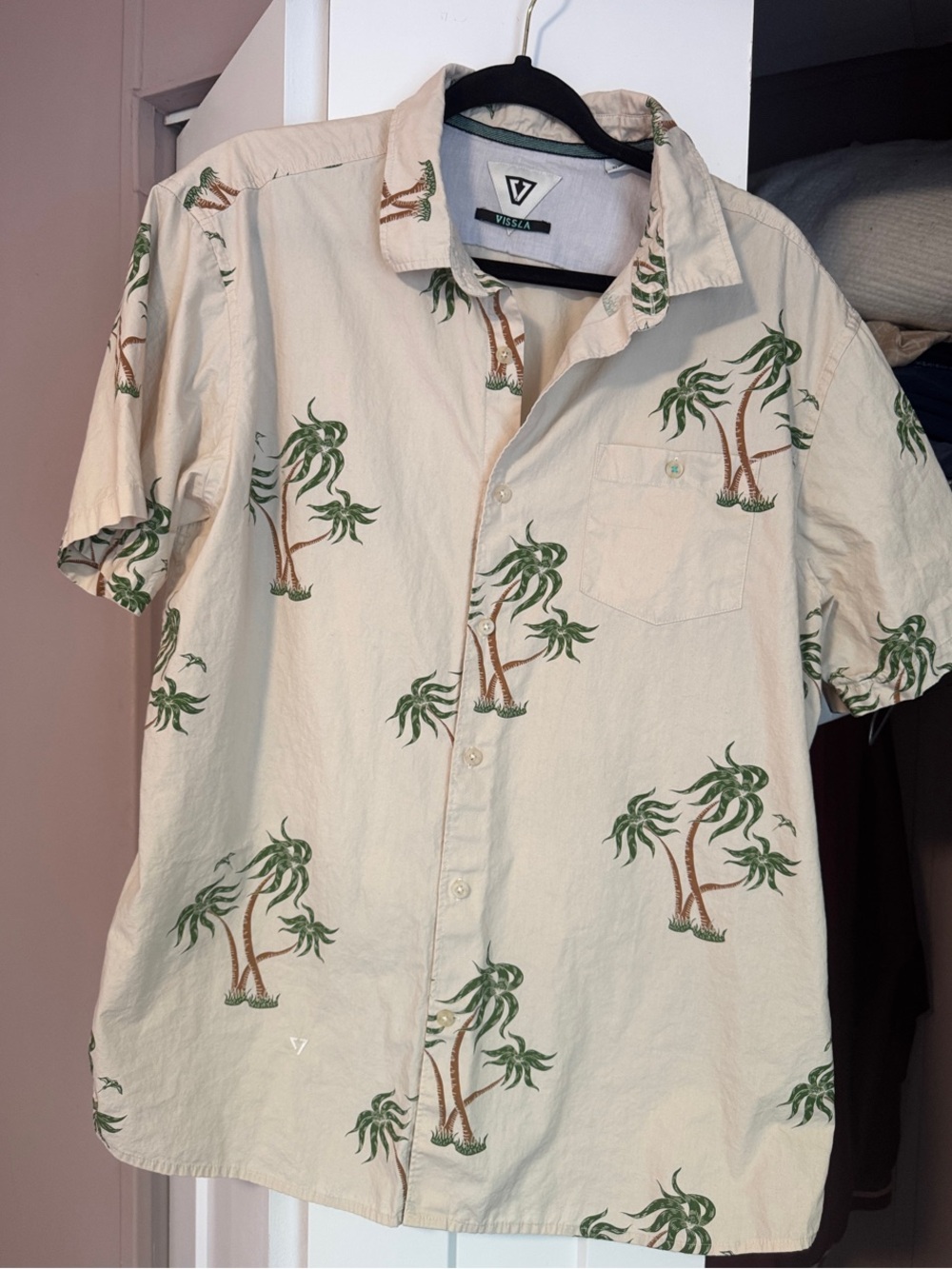 VISSLA Beige Short-Sleeve Button-Up Shirt with Green Palm Print XL make an offer